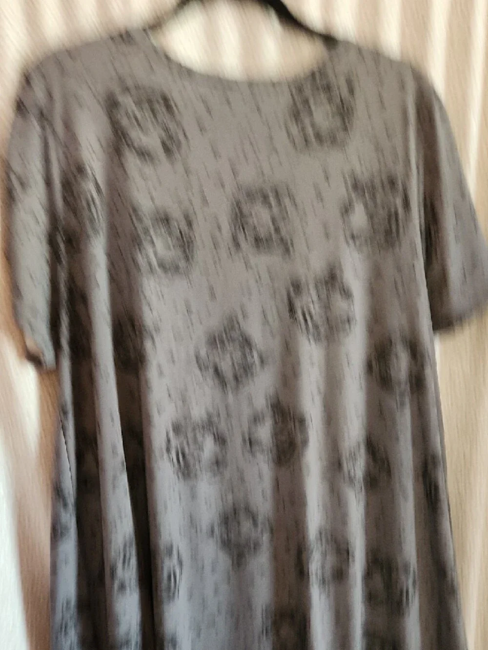 LuLaRoe Carly Gray High Low Tee Dress with Tigers - Picture 6 of 7